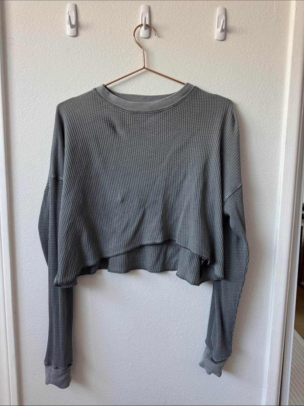 Cropped Waffle-Knit Long-Sleeve Top - Gray